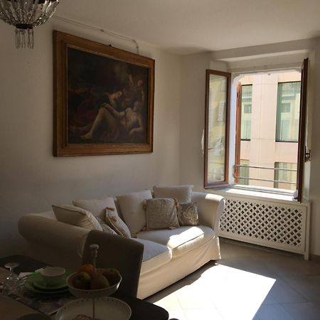 Il Tenore D'Oro Centralissimo Apartment Parma Luaran gambar