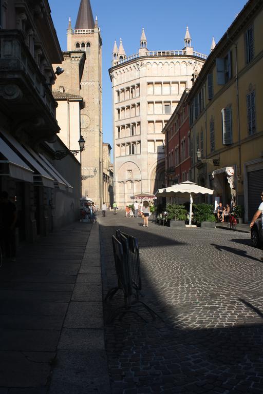 Il Tenore D'Oro Centralissimo Apartment Parma Bilik gambar