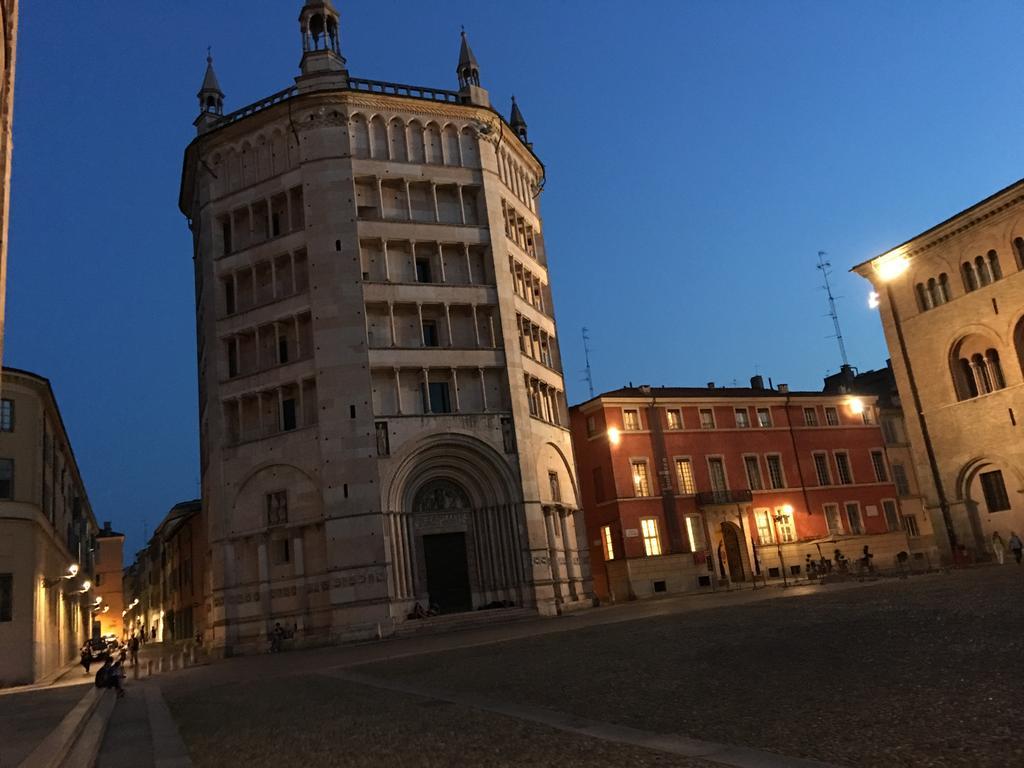 Il Tenore D'Oro Centralissimo Apartment Parma Luaran gambar