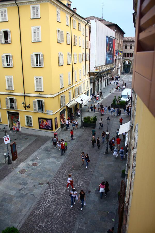 Il Tenore D'Oro Centralissimo Apartment Parma Luaran gambar