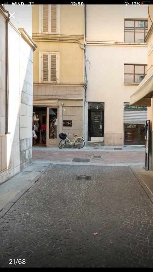 Il Tenore D'Oro Centralissimo Apartment Parma Luaran gambar